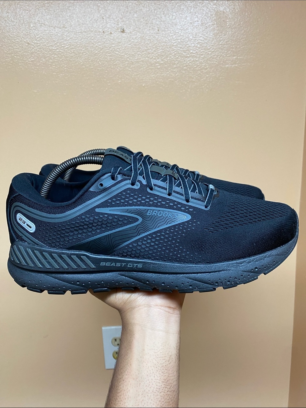 Brooks Beast GTS 23 Men’s Running Sneakers “Black Gunmetal” Size 10.5 Medium (D)